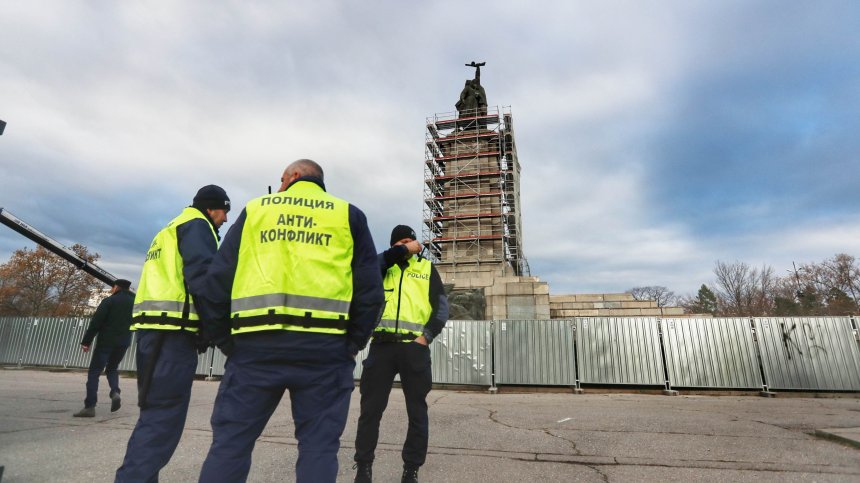 Започва демонтажът на Паметникa на съветската армия в София