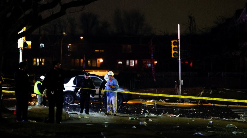 Медицински самолет се разби във Филаделфия