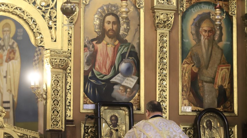 Димитровден е! Хиляди именици празнуват