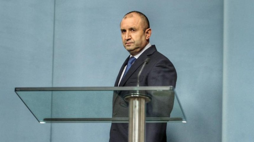 Какво вещае поведението на Радев в НС и кой е с ампутирано достойнство?