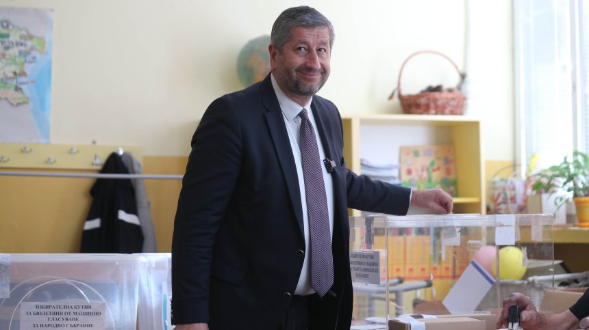 Христо Иванов бе сред първите партийни лидери, гласували на изборите 2 в 1