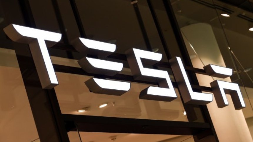 Пожар избухна в новострояща се сграда в завод на Tesla (ВИДЕО)