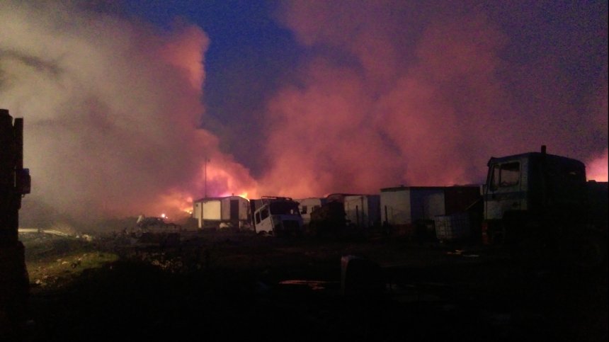 Потушен е пожарът в автоморга край Ямбол