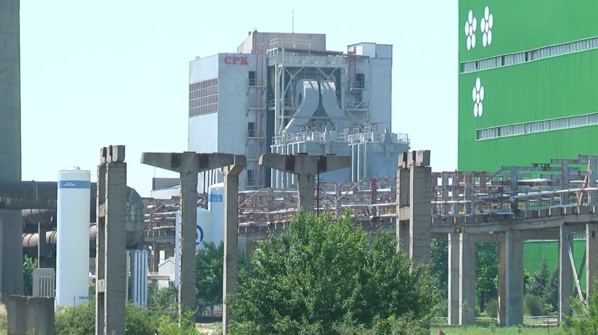 Пожар в комбинат "Свилоза", пламнала е дървесина
