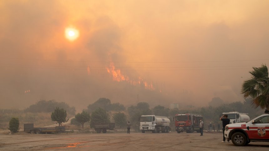 Южна Европа гори - 14 загинали в Турция, евакуация в Италия, арести в Албания (ВИДЕО)