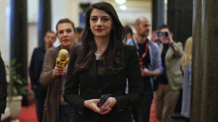 Лена Бориславова: Ще се откажа от имунитета си, преди да стигне до гласуване в зала