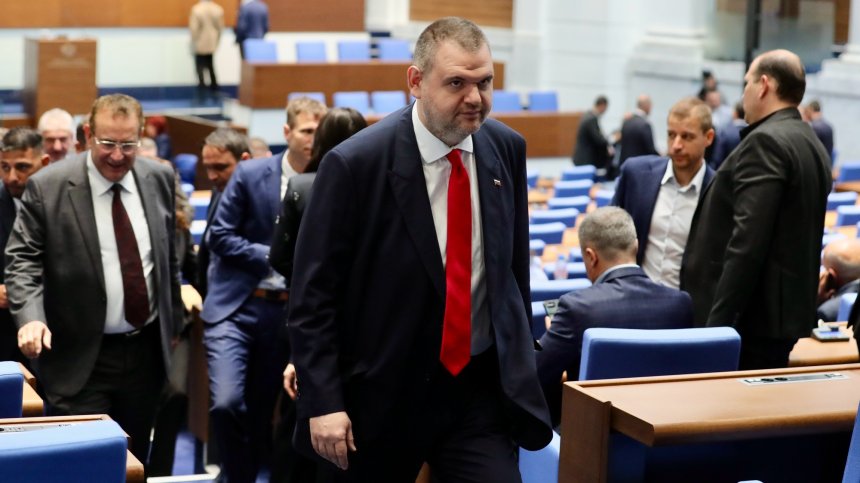 Парламентът заседава извънредно заради Огнян Атанасов - петричкия Ескобар