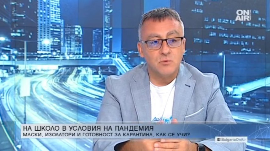 Училищен директор: Има деца, чиито родителите смятат, че не трябва да се носят маски
