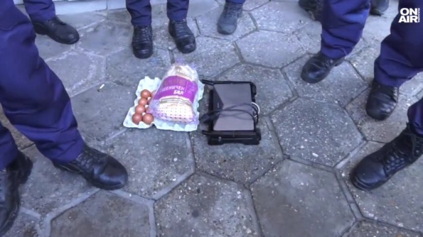 Протест с тостери и яйца: Във Враца изкараха Коледа на студено