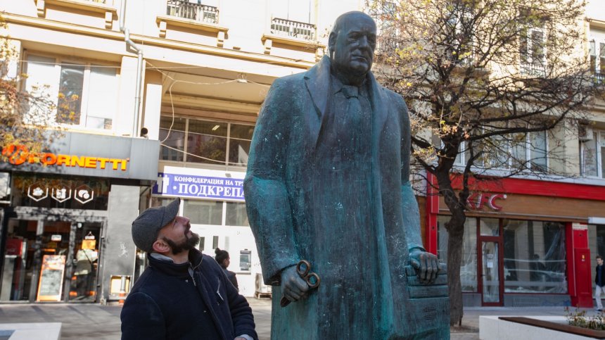 В деня на шегата: Говореща статуя на Бойко Борисов грейна на площад "Гарибалди"