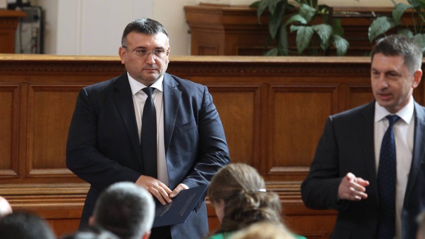 Младен Маринов се извини за полицейското насилие: Не допускам такива действия