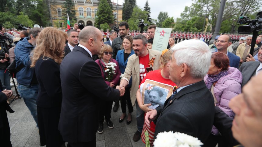 Забраненото шествие на "Безсмъртния полк" все пак се проведе