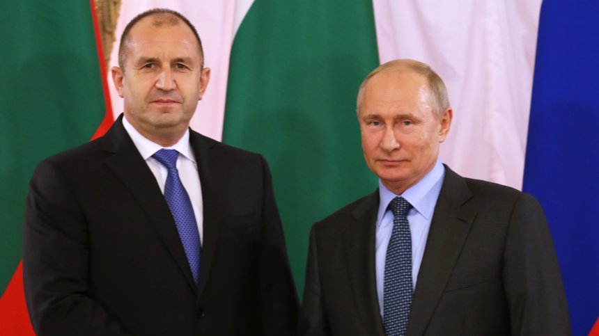 Путин, Тръмп и Си Дзинпин поздравиха Радев и България за Нова година