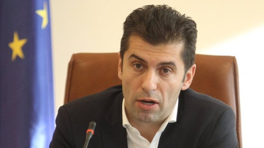 Защо премиерът Петков ще посрещне Великден в Царево?