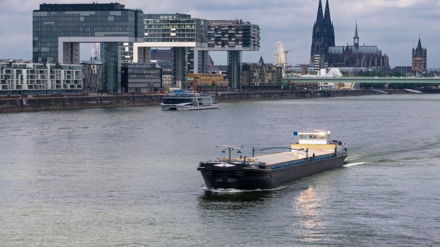 Най-високото село на брега на Рейн: Как се живее в блок с 1200 съседи?