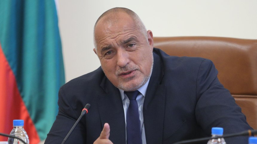 Борисов атакуван със снимки. Той: Не сме хунта, жертва сме