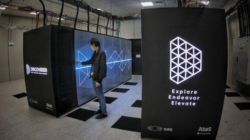 Българският суперкомпютър Discoverer вече работи 