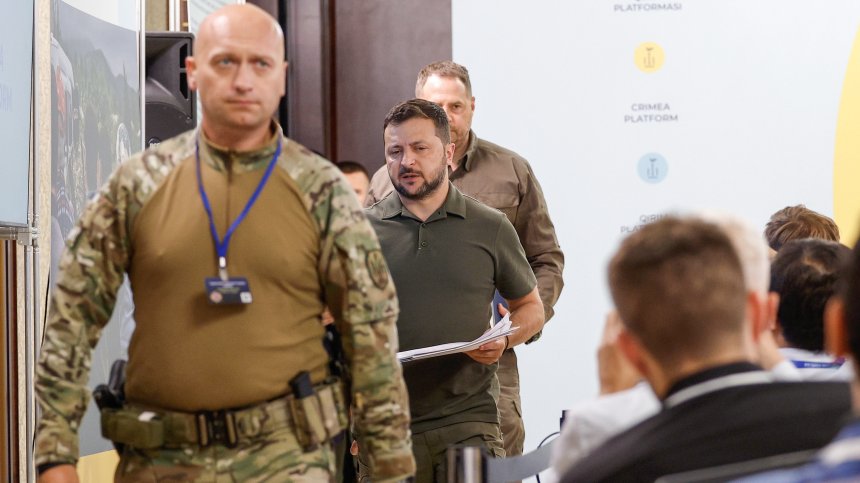 Володимир Зеленски посети фронта в Донецка област