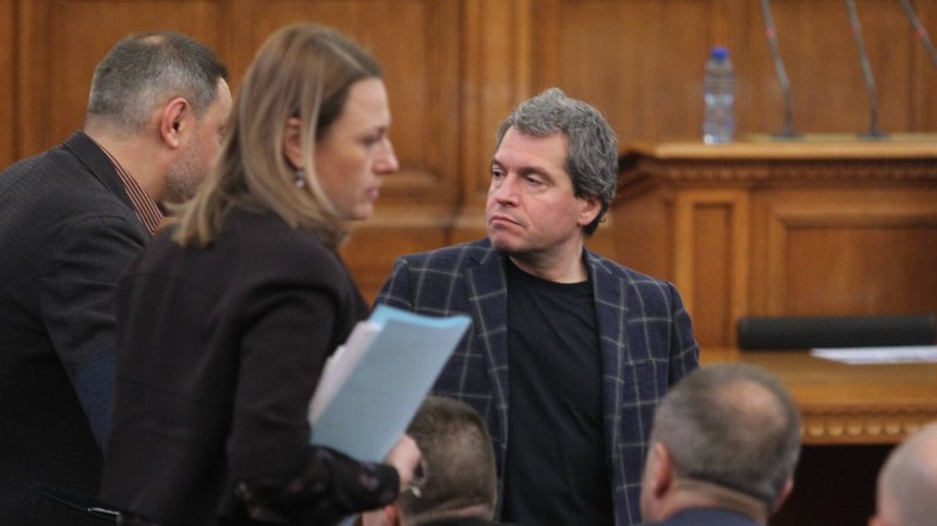 Депутатите одобриха изплащането на 50% от парите на пътностроителните фирми