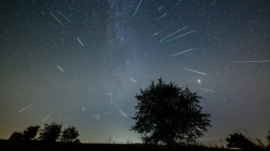 Приказен дъжд от метеори осветява небето до средата на август