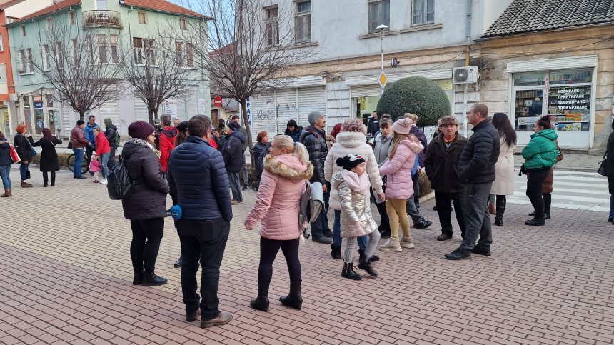 Бузовград отново на протест след смъртта на детето, блъснато от кола: Обидно е