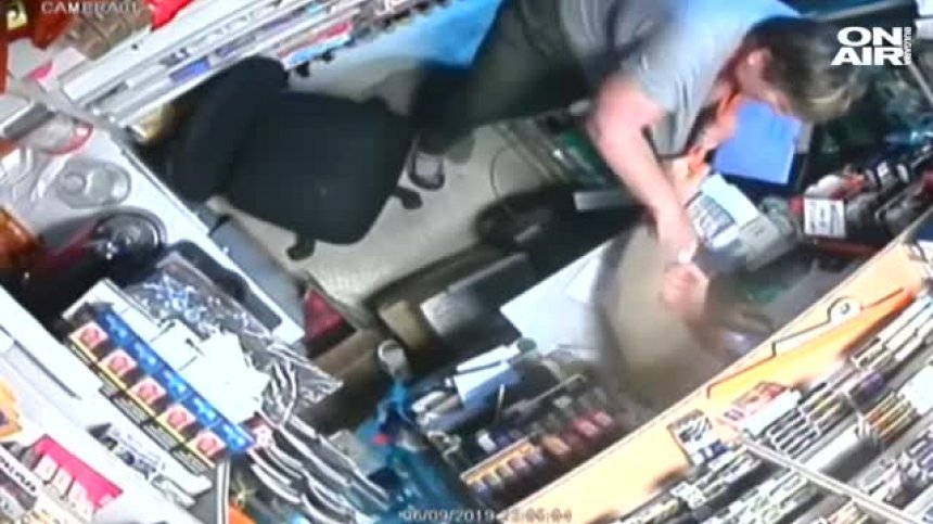 Продавачка във Варна прогони крадец, заплашил я с нож (Видео)