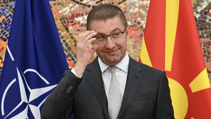 Мицкоски отговори на Радев: Няма да коленичим, не сме добри съседи, ако няма уважение