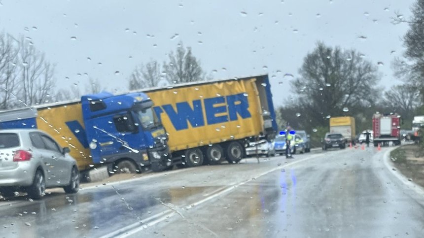 Камион уби дете в Плевенско, шофьорът е освободен