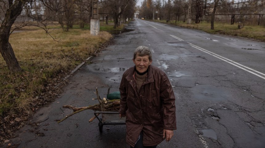 Няколко украинци са загинали след нови руски удари в Херсон