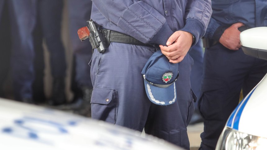 Арестуваха столичен полицай, прибирал такса спокойствие
