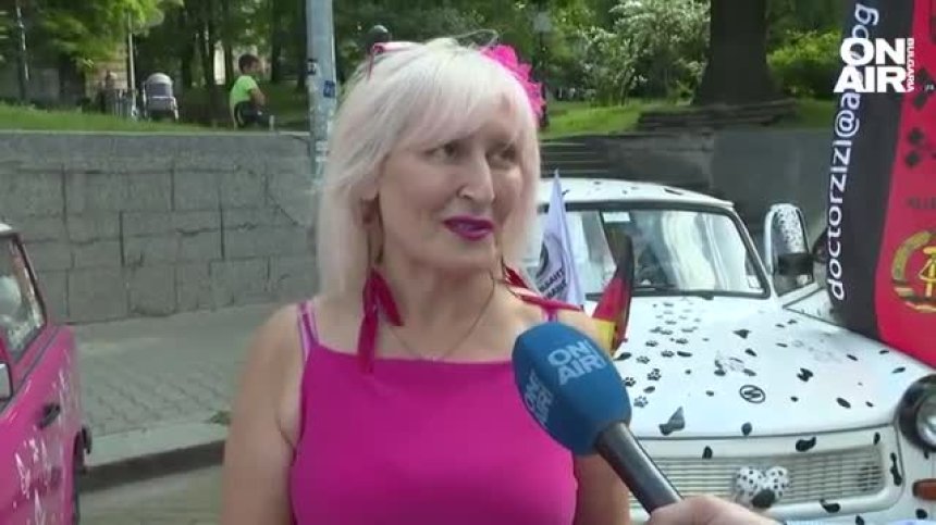 Изложение с ретро привкус: "Пеперуден" автомобил и трабант с десен волан радват столичани