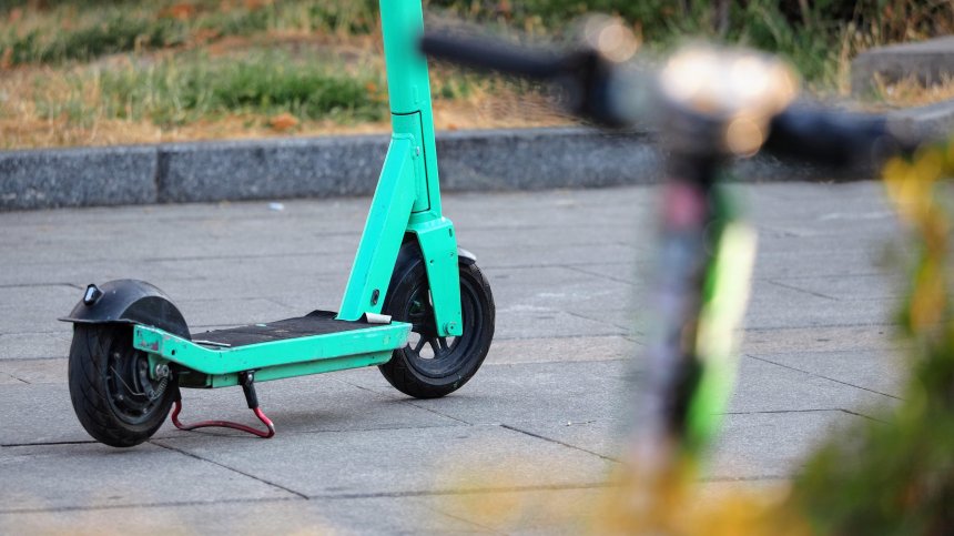 Пияна и дрогирана 18-годишна рускиня пострада при инцидент с тротинетка