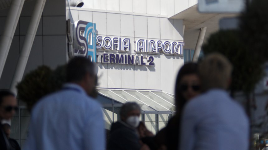 Сигнал за бомба на летище "София" наложи евакуацията на пътниците