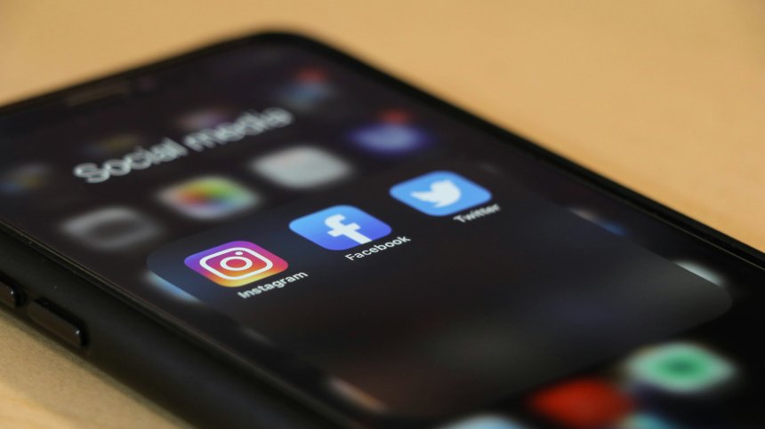 Meta се срина и повлече Facebook, Instagram и Messenger със себе си