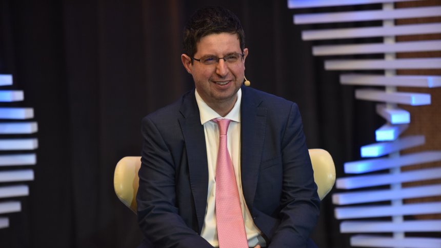 Доц. Петър Чобанов: В Еврозоната нищо няма дойде като подарък за България