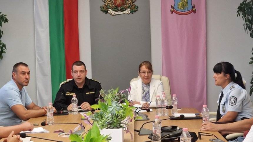 Проверяват гардовете в заведения в Казанлък, ако искат удължено работно време