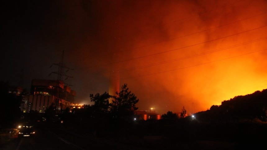 Големият пожар в Северна Македония е на 2 км от границата ни, евакуират Симитли?