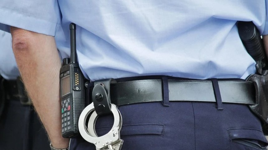 Задържаха мъж и жена, издървани за отвличане в чужбина