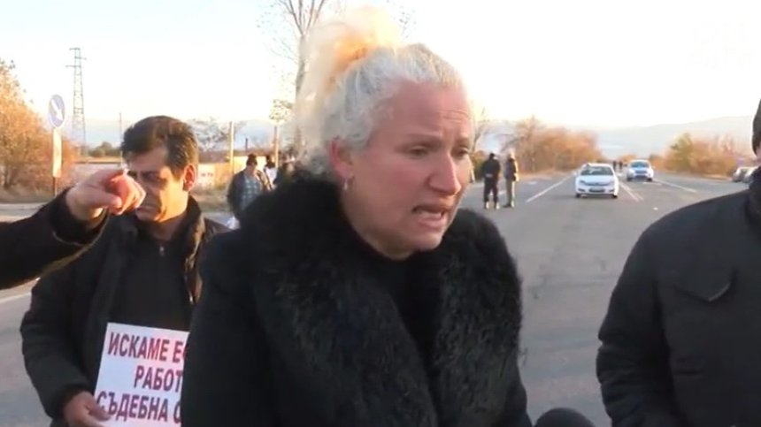 Протест на родители и близки на загинали деца и младежи блокира АМ "Тракия"