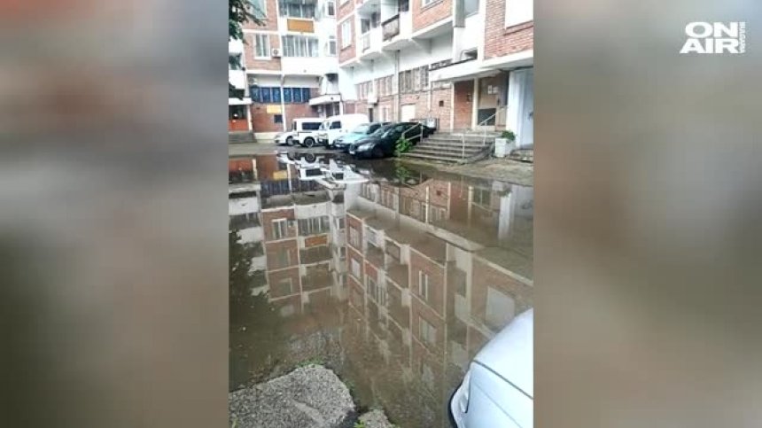 Мощна буря в Кърджали превърна улиците в реки