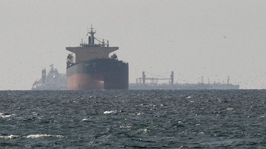 САЩ и Израел удариха ирански кей близо до Ормузкия проток