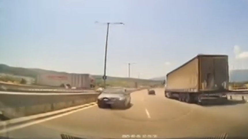 Шофьор лети в насрещното на Околовръстното на София (+ВИДЕО)