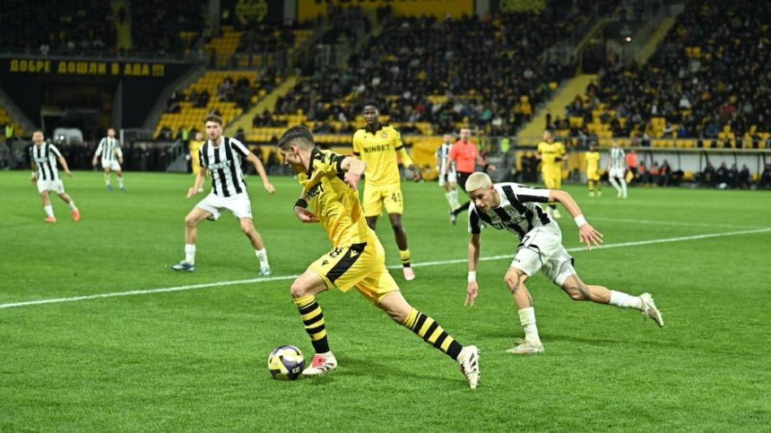 "Локомотив" (Пловдив) победи "Ботев" с 2:0 на "Колежа"
