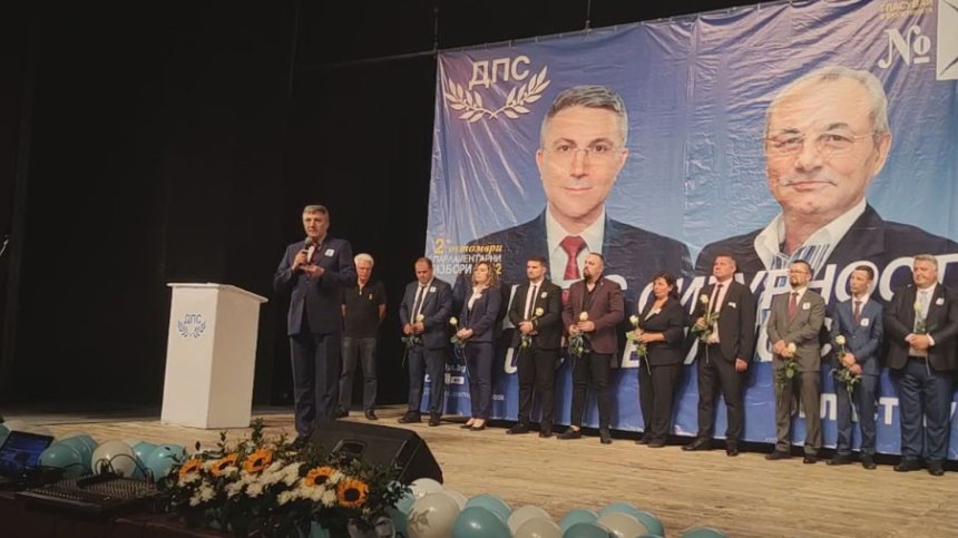 Карадайъ: Пред камерите политиците не искат с ДПС, но после чукат на вратата ни
