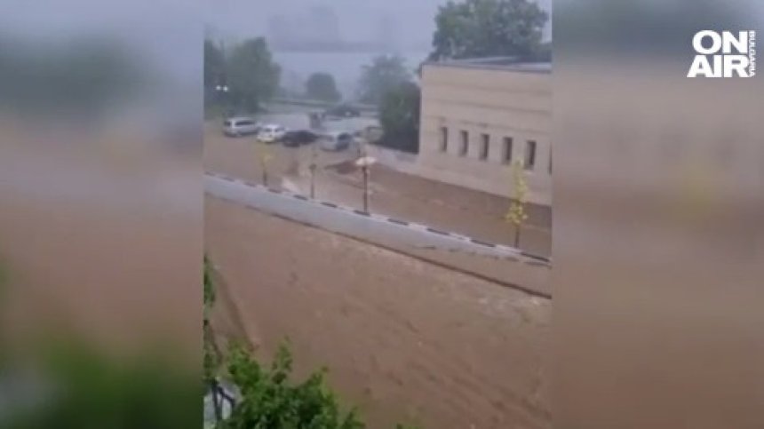 Буря наводни улици в Симитли