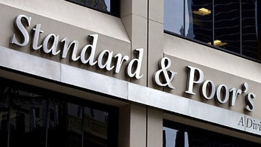 S&P понижи рейтинга на Гърция с две степени