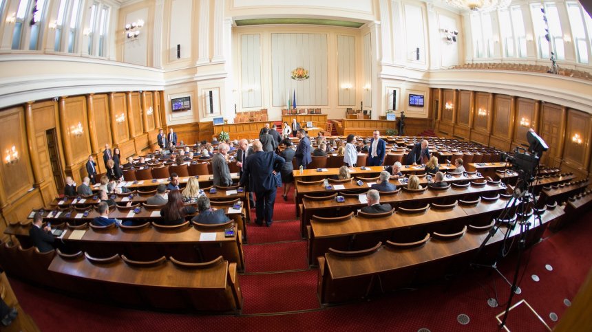 Двама нови депутати се заклеха в НС