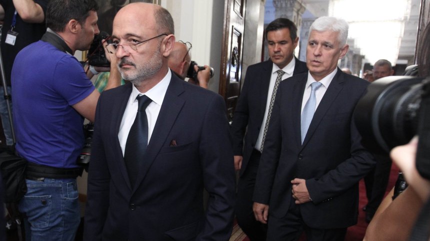 Д-р Асен Меджидиев: Скъсяваме карантината и за ваксинирани, и за неваксинирани