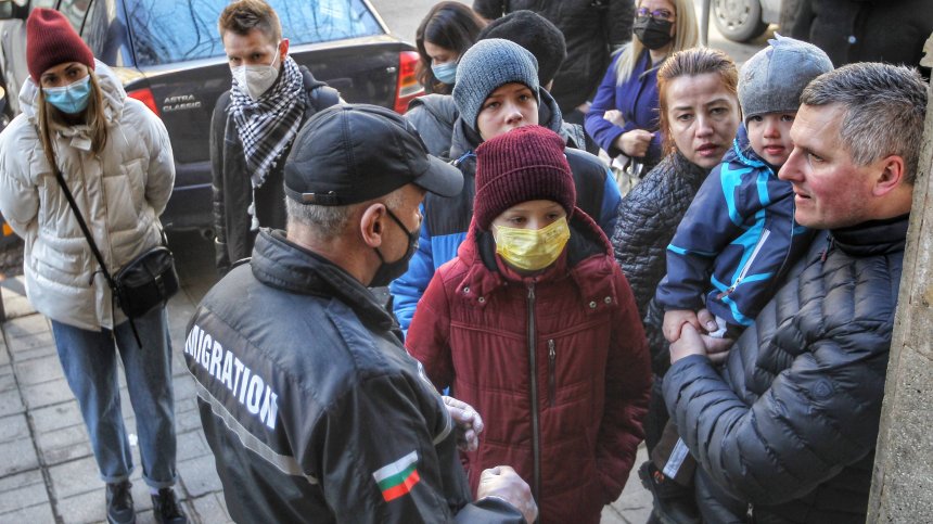 Украински бежанци са подали 91 заявления децата им да учат у нас