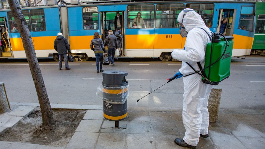Масово хората в градския транспорт нарушават мерките и не носят маски